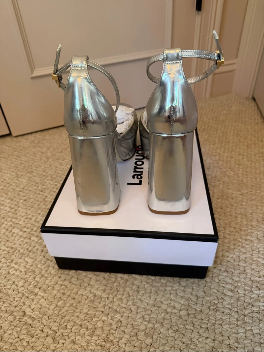 NEW in Box Women’s Laroude Silver Metallic Platform Block Heels, size 9.5